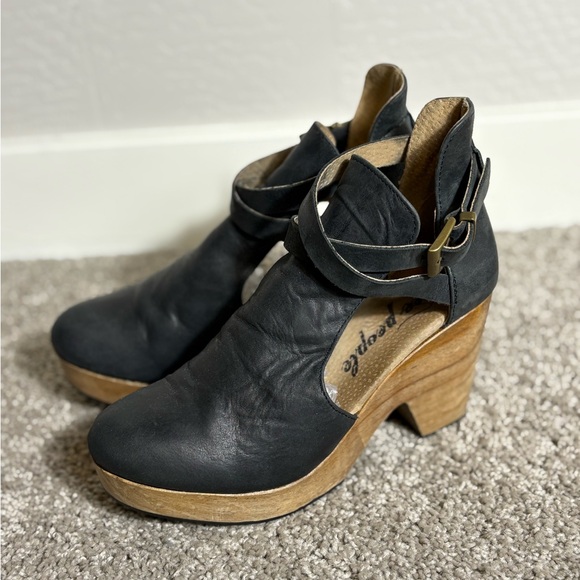 Free People Cedar Leather Buckle Platform Wood Clogs Black Leather 37 Black - Picture 6 of 11